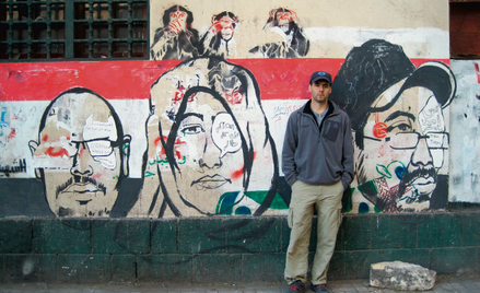 Peter Hessler i graffiti przy słynnym placu Tahrir