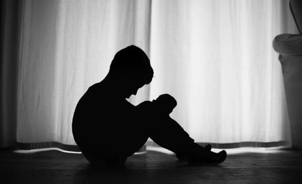 Rząd Tuska przywraca finansowanie telefonu zaufania dla dzieci w kryzysie psychicznym