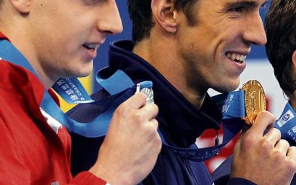 Konrad Czerniak (z lewej) i Michael Phelps. Trudno stać na podium w lepszym towarzystwie. Trenujący 