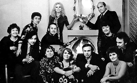 Polonista w czarnej koszuli