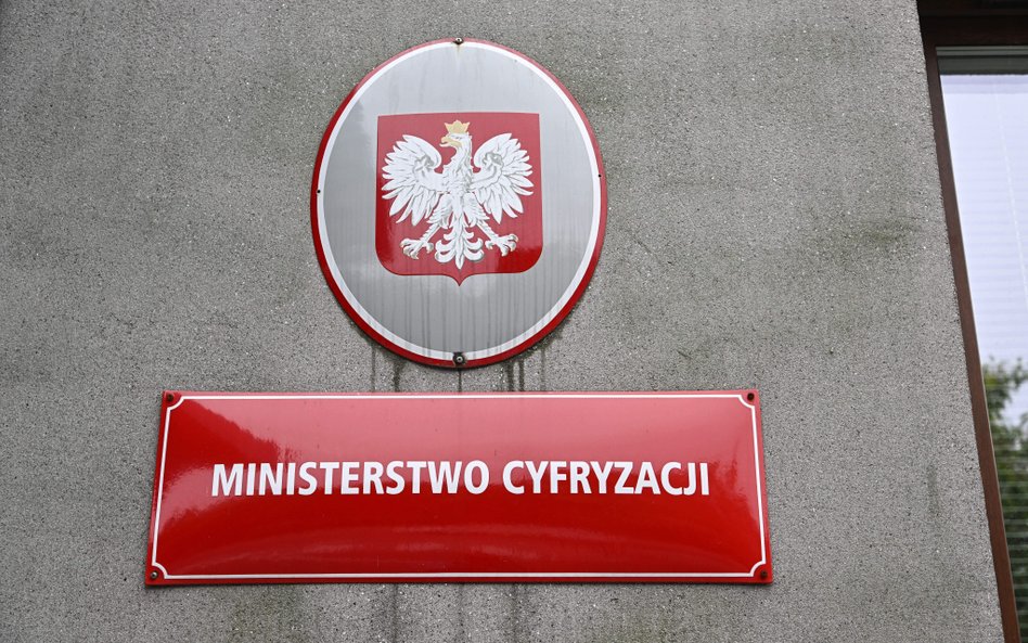 Czarne chmury nad Ministerstwem Cyfryzacji. Powstała lista wpadek resortu