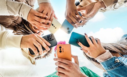 Australia wprowadziła zakaz korzystania z mediów społecznościowych dla osób poniżej 16. roku życia