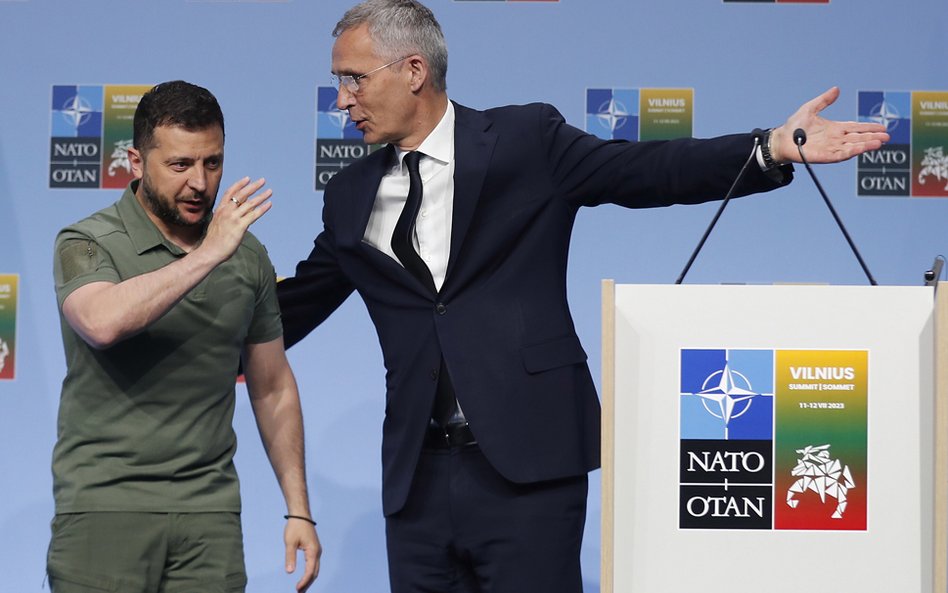 Prezydent Wołodymyr Zełenski i sekretarz generalny NATO Jens Stoltenberg na szczycie w Wilnie