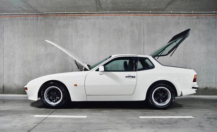 Porsche 944 Targa w latach 80. odniosło duży sukces i wciąż może się podobać. To auto zgrabne i goto