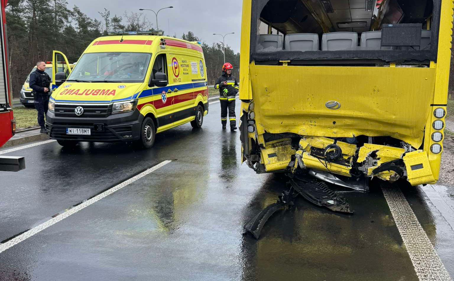 Warszawa. W autobusie wybuchła komora silnika. Cztery osoby ranne, wśród nich 11-miesięczne dziecko