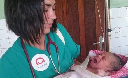 Atakowana w mediach rezydentka wraca pomagać w Afryce