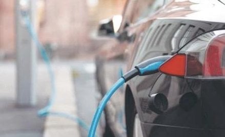 Polacy większymi fanami aut elektrycznych niż Niemcy.
