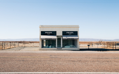 Prada Marfa, projekt artystyczny przy drodze nr 90 w Jeff Davis County w Teksasie (USA). Instalacja 