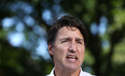 Kanadyjczyk oskarżony o napaść. Rzucał kamieniami w premiera Trudeau