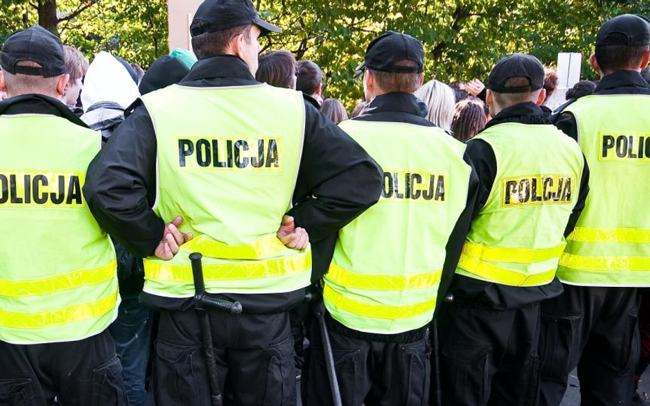 Smog dokuczliwy dla policjantów. Maski noszą nieliczni