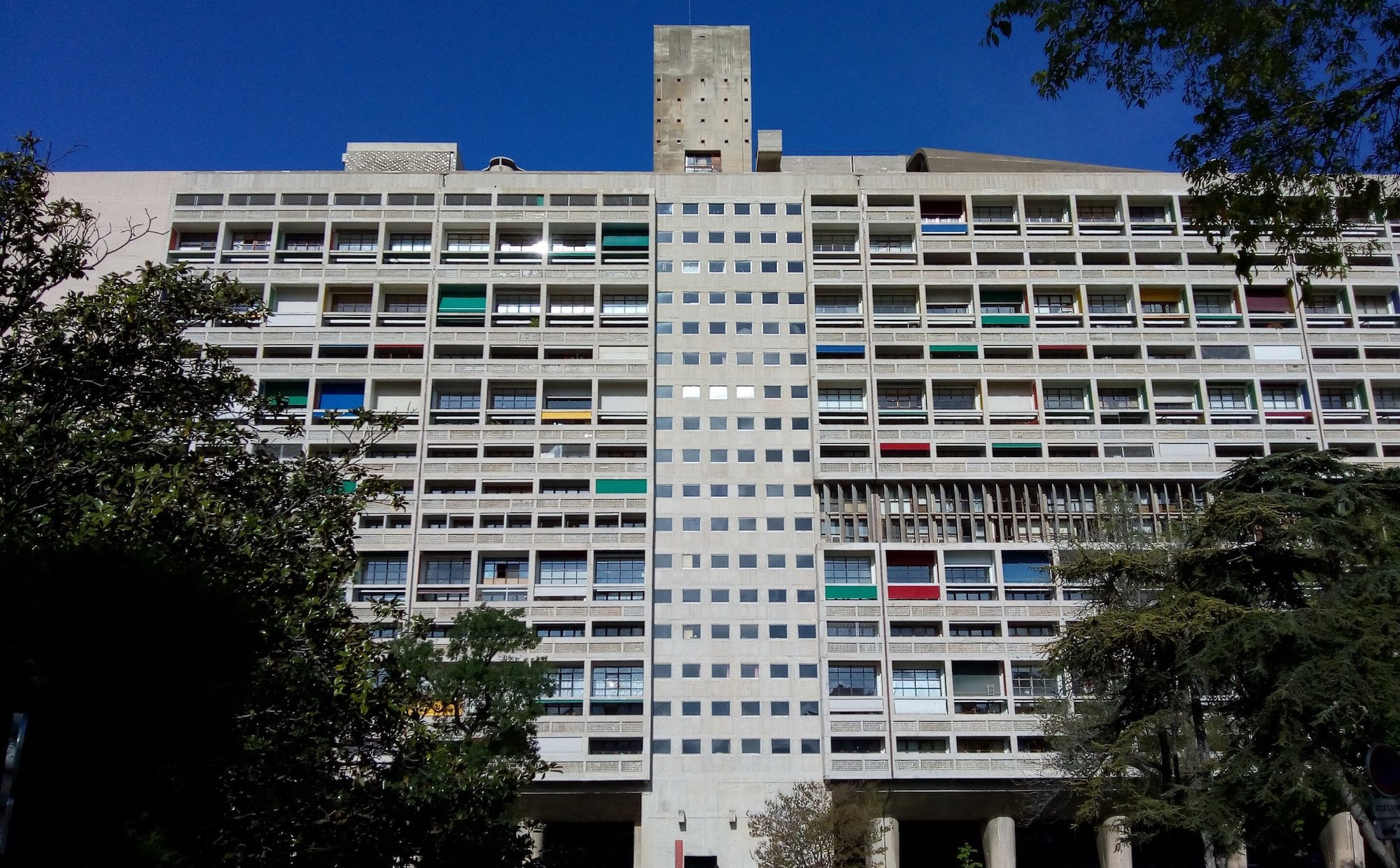 Apartament w słynnym budynku Le Corbusiera na sprzedaż. Cena – jak w Warszawie