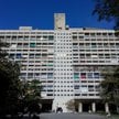 Cité Radieuse w Marsylii mieści 337 mieszkań na 20 kondygnacjach.