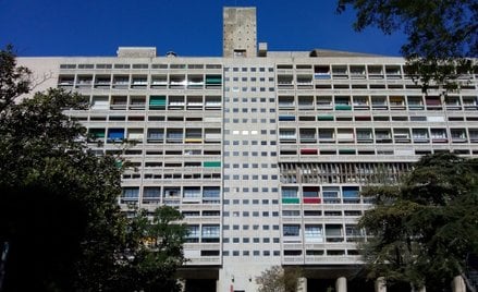 Cité Radieuse w Marsylii mieści 337 mieszkań na 20 kondygnacjach.