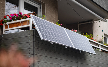 Własna domowa instalacja fotowoltaiczna na balkonach blokowisk może przynieść znaczne oszczędności