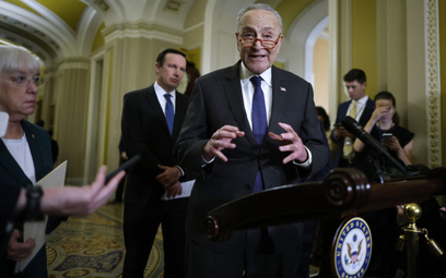Przywódca większości w Senacie Charles Schumer i senator Patty Murray (z lewej)