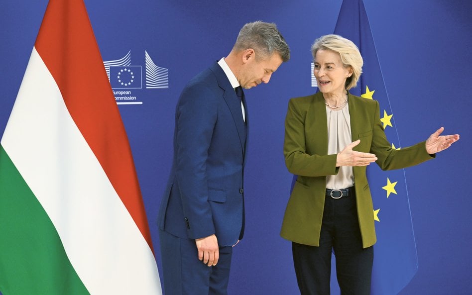 Odblokowanie unijnych pieniędzy to dla Pétera Magyara gardłowa sprawa. Na zdjęciu z szefową Komisji 