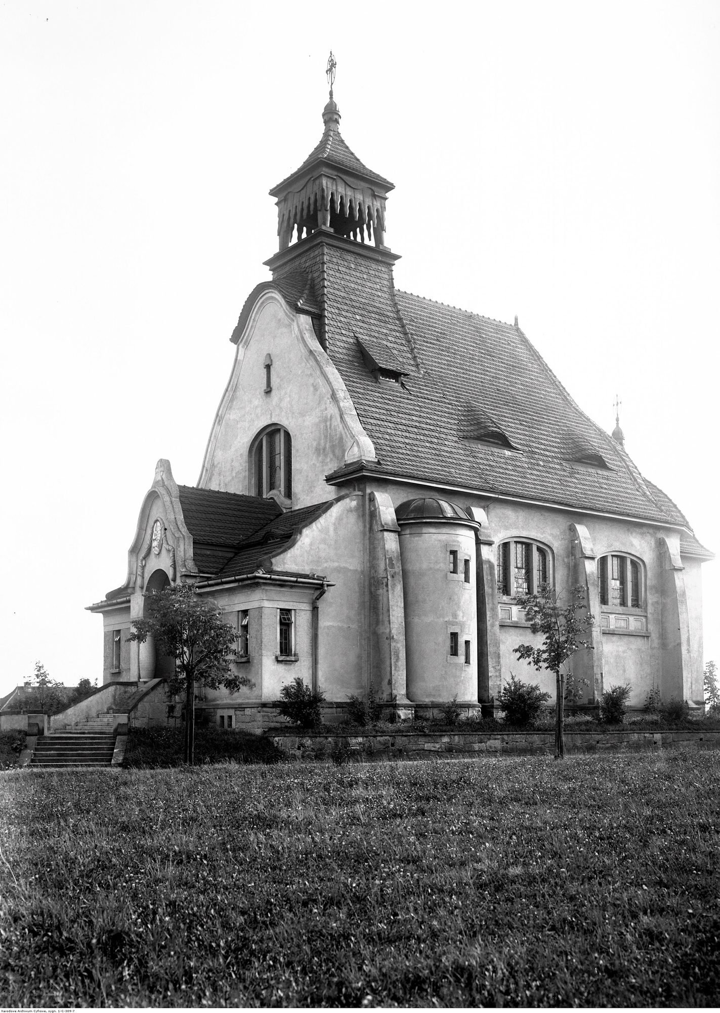 „Można oszaleć. Opowieść o szpitalu psychiatrycznym w Kobierzynie”: Sanktuarium cierpienia