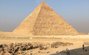 Piramida będąca grobowcem panującego w III tysiącleciu przed naszą erą faraona Mykerinosa jest najmn