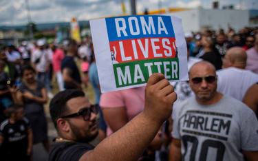 Protesty po śmierci Roma. Na jego szyi klęczał policjant