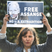 Ojciec Assange'a wzywa rząd Australii, by sprowadzili syna