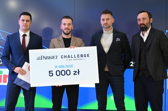 Miejsce trzecie w tegorocznej edycji Parkiet Challenge wywalczył Mateusz Klimek (drugi od lewej). Na