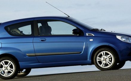 Na trzecim miejscu podium zatrzymał się Chevrolet Kalos, który na polskim rynku był znany pod nazwą 