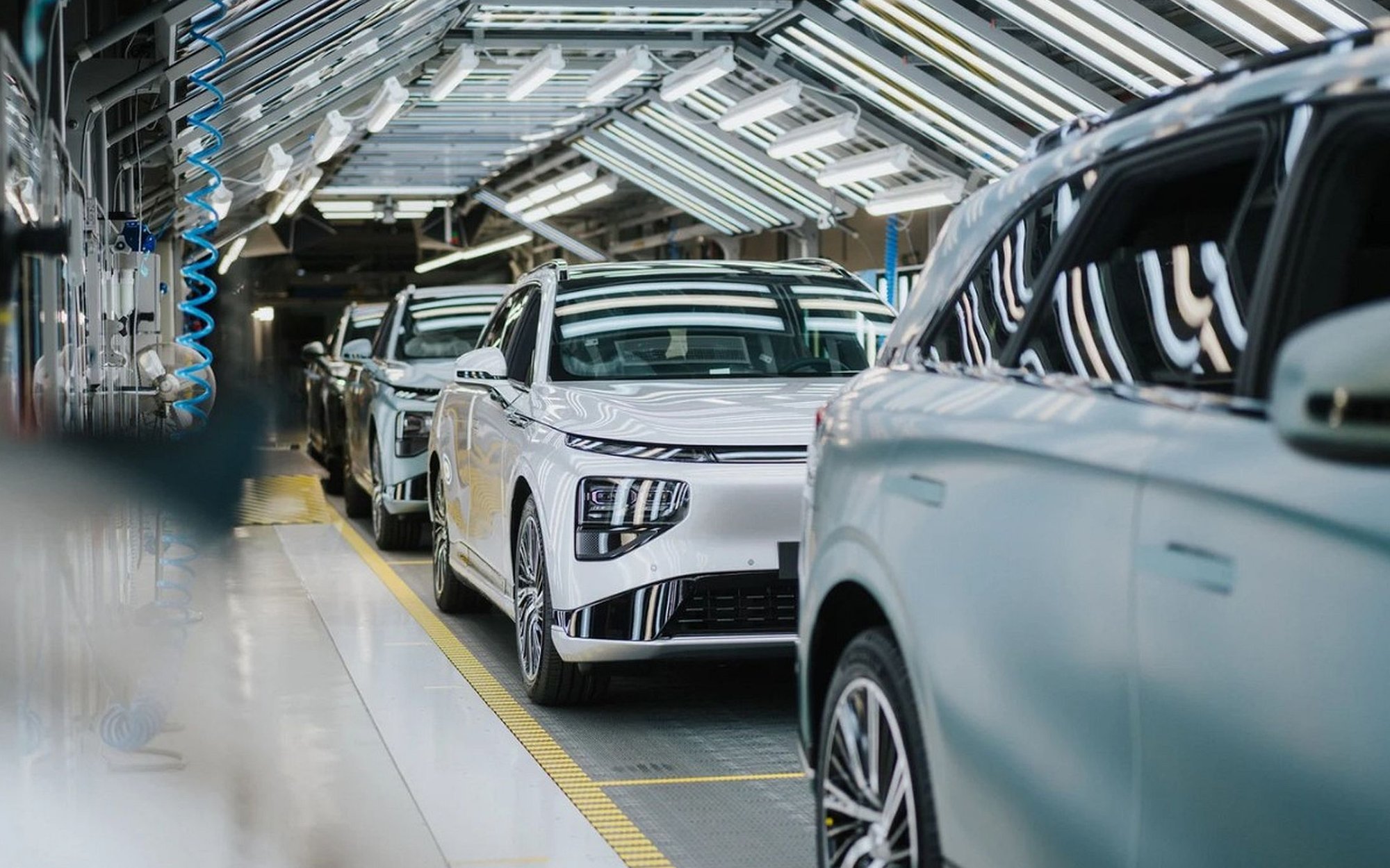 Chińska inwazja motoryzacji na Europę. Fabryki powstają wszędzie tylko nie w Polsce