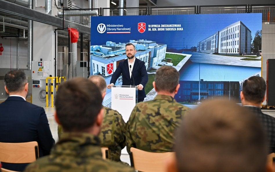 Wicepremier, minister obrony narodowej Władysław Kosiniak-Kamysz przemawia podczas wizyty w siedzibi