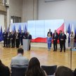 Premier Donald Tusk (C) podczas konferencji prasowej w KPRM w Warszawie, 23 bm. Szef rządu przedstaw