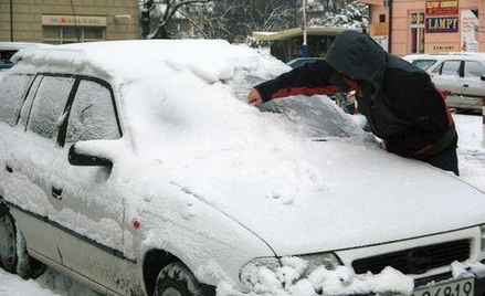 Może być mandat za śnieg na dachu