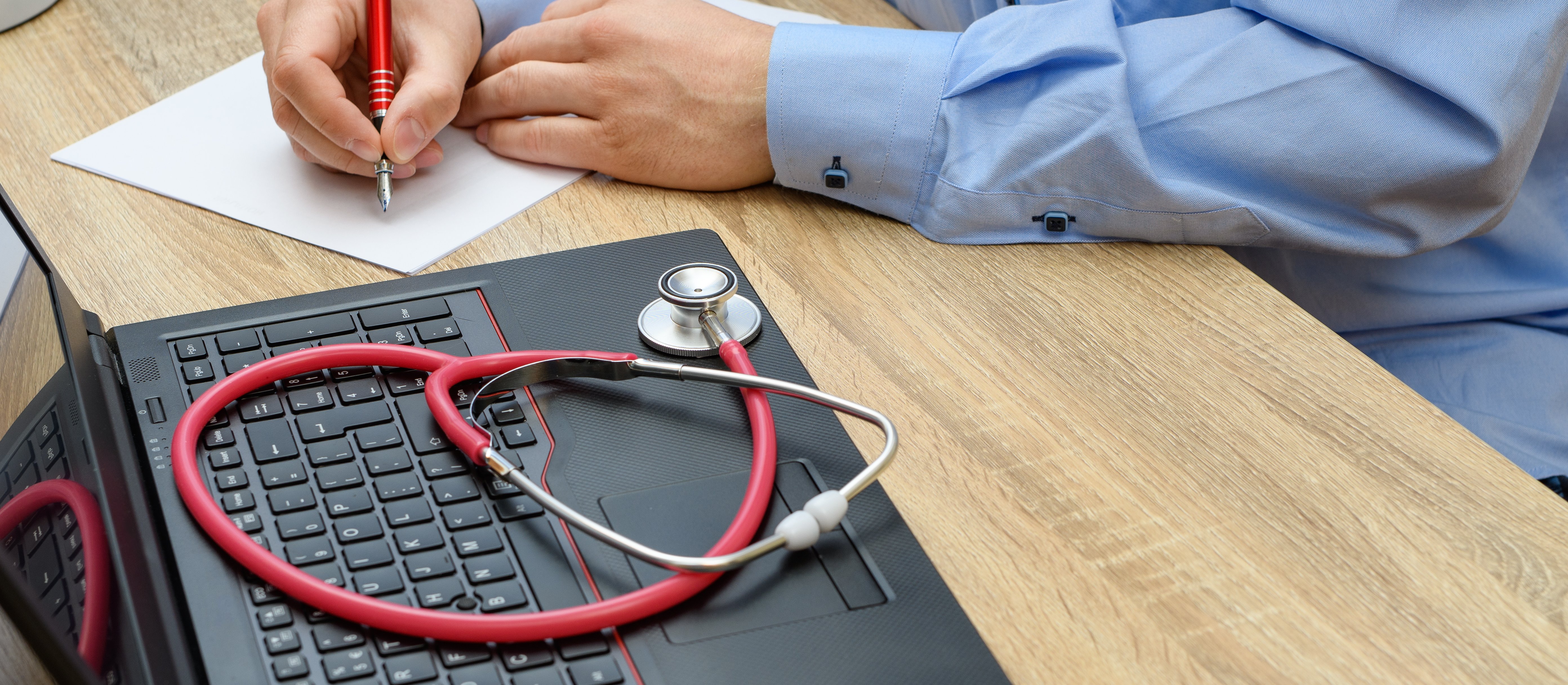 Szykują się zmiany w zwolnieniach lekarskich. Sejm wydłuża vacatio legis