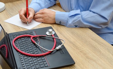 Szykują się zmiany w zwolnieniach lekarskich. Sejm wydłuża vacatio legis