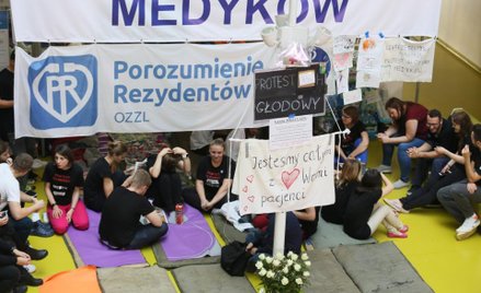 Do głodówki rezydentów, prowadzonej do tej pory w Warszawie, mają przystąpić trzy kolejne miasta