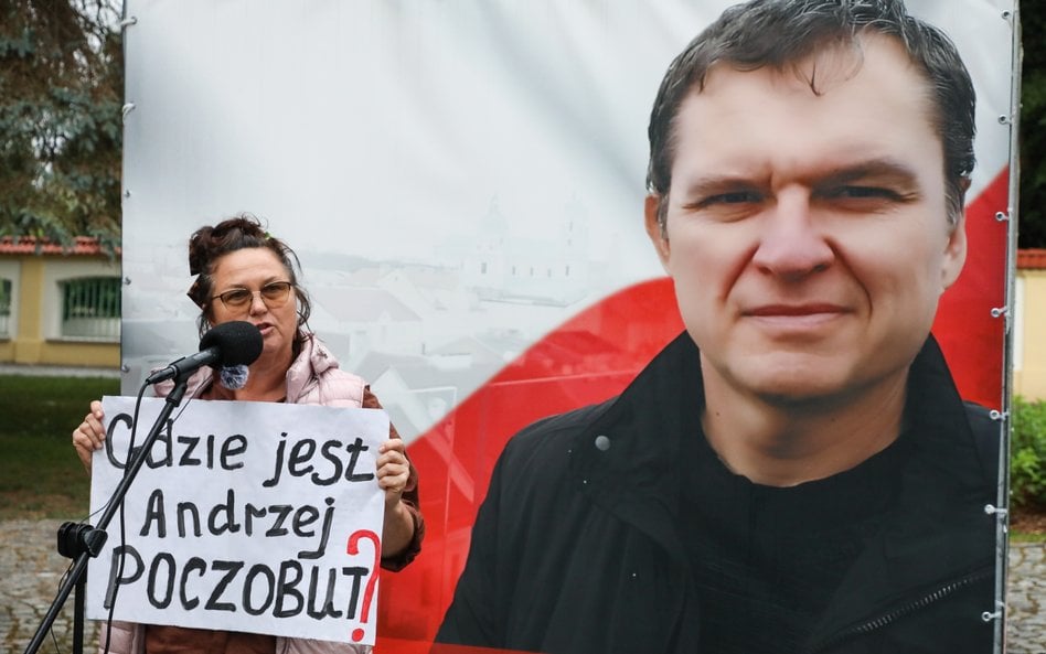 Działaczka Związku Polaków na Białorusi oddział z Lidy Olga Lisica podczas akcji solidarnościowej z 