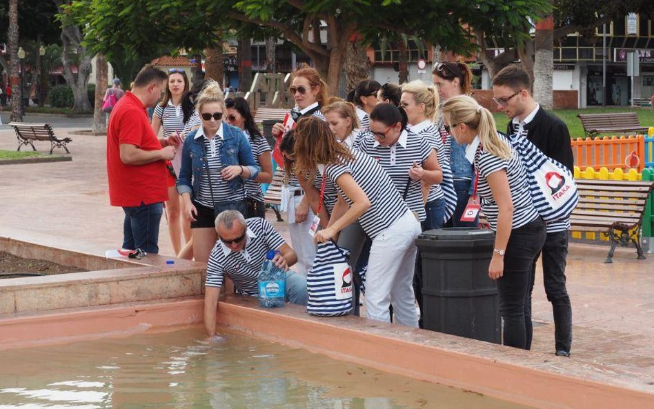 Zadanie czysto matematyczno-praktyczne - jak odmierzyć 4 litry wody?