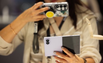 Na rynku składanych smartfonów dominuje Samsung, ale Apple już przygotowuje się do starcia