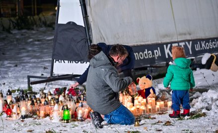 Znicze od mieszkańców Andrychowa w miejscu, gdzie 28 listopada siedziała na zimnie 14-letnia Natalia