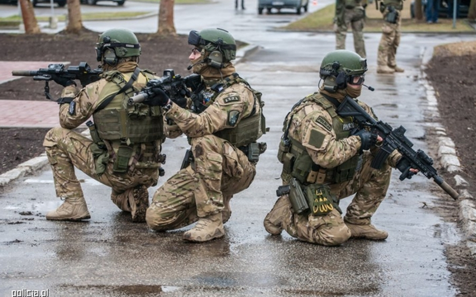 Operatorzy policyjnych jednostek kontrterrorystycznych. Fot./Policja.