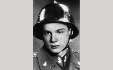 Julian E. Kulski w pełnym mundurze przed powstaniem