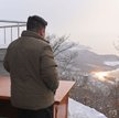 Kim Dzong Un obserwuje jeden z testów rakietowych przeprowadzony w ostatnim tygodniu przez Koreę Pół