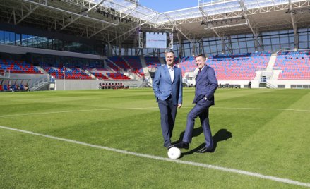 Umowę w imieniu Itaki podpisali prezes Leszek Szagdaj i wiceprezes Piotr Henicz