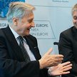 Jean-Claude Trichet, odchodzący prezes Europejskiego Banku Centralnego (z lewej) podczas rozmowy z g