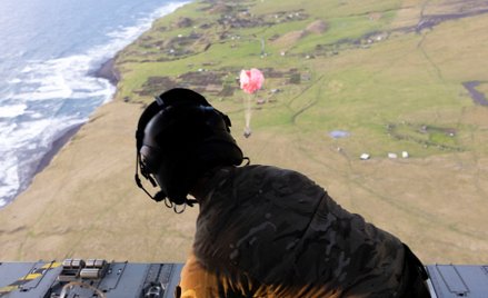 Zrzut zapasów medycznych na wyspę Tristan da Cunha po potwierdzeniu przez brytyjską Agencję Bezpiecz
