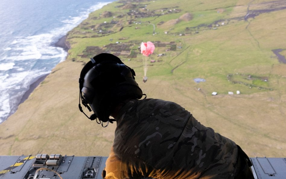 Zrzut zapasów medycznych na wyspę Tristan da Cunha po potwierdzeniu przez brytyjską Agencję Bezpiecz