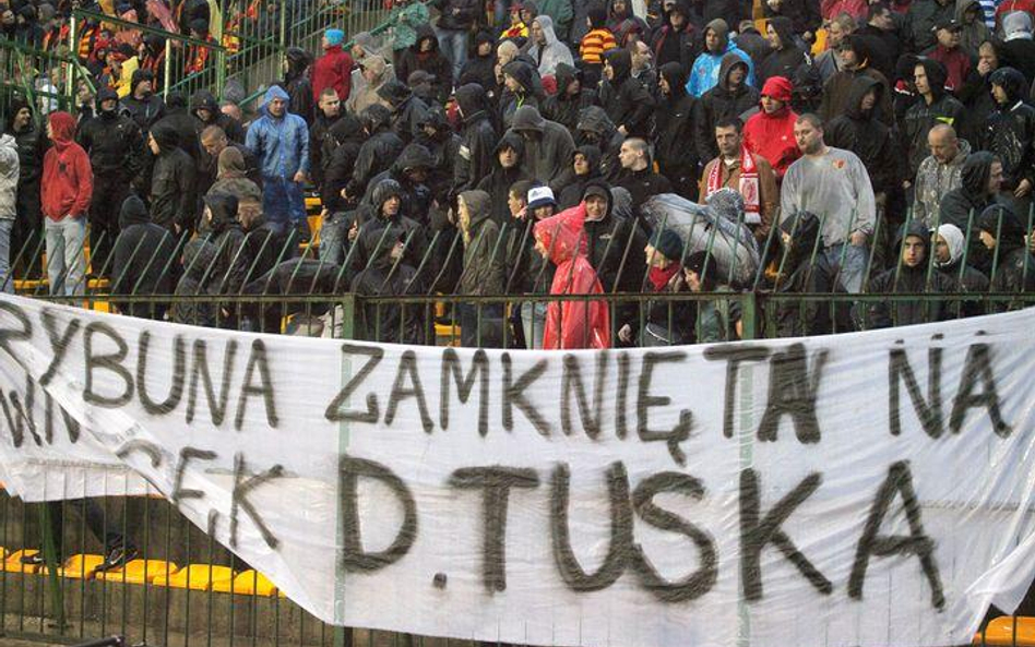 Protest kibiców Widzewa i Jagiellonii przeciwko zamykaniu stadionów