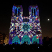 Malowanie katedry Notre Dame światłem