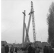 Pomnik stoczniowców poległych w grudniu 1970 r. (na zdj. jego budowa) stoi w Gdańsku w pobliżu wejśc