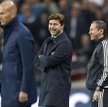 Mauricio Pochettino (w środku) doczekał się pochwały od Zinedine’a Zidane’a (z lewej): – Tottenham w