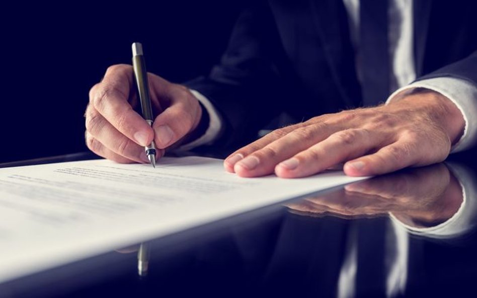 Zmiany w świadectwie pracy a odszkodowanie dla pracodawcy za wypowiedzenie