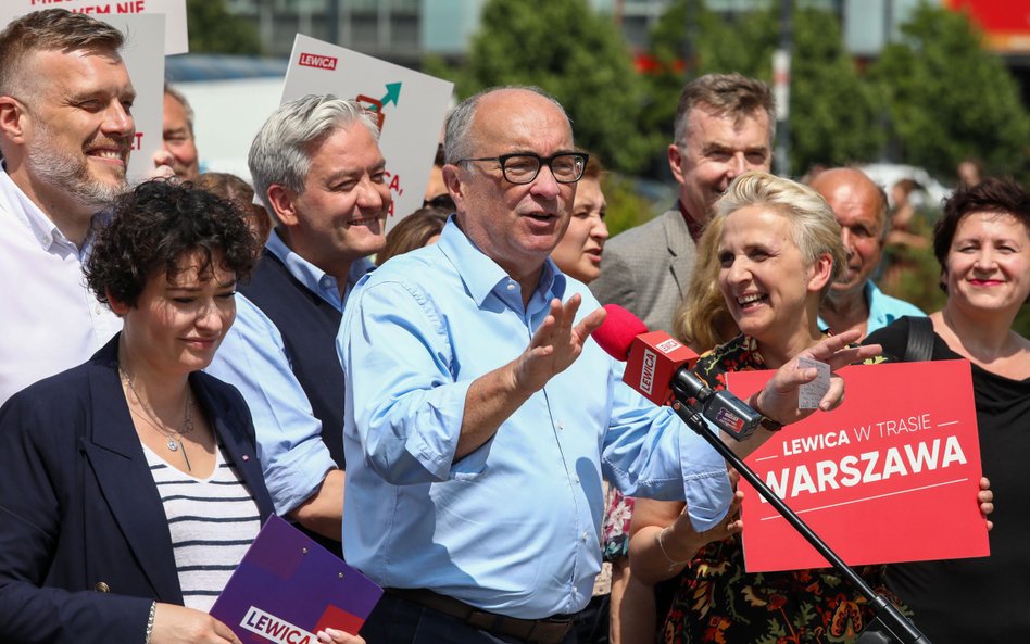 Politycy Lewicy podczas konferencji prasowej inaugurującej letnią trasę partii